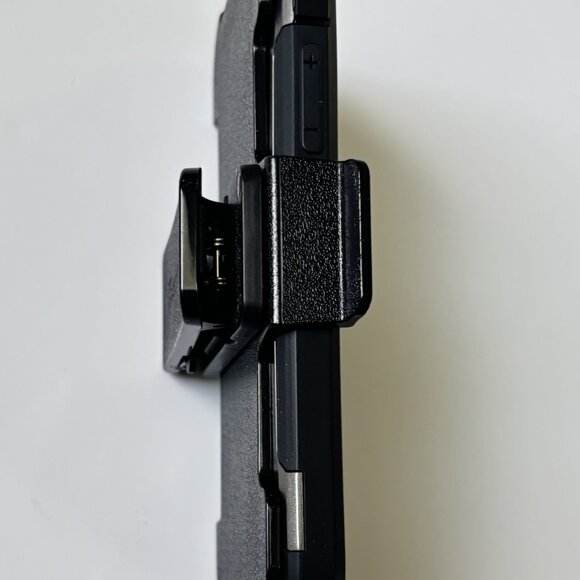 iPhone Case with Belt Clip – Fits SE 2022, SE 2020, iPhone 8 & 7 – Like New - Picture 5 of 5